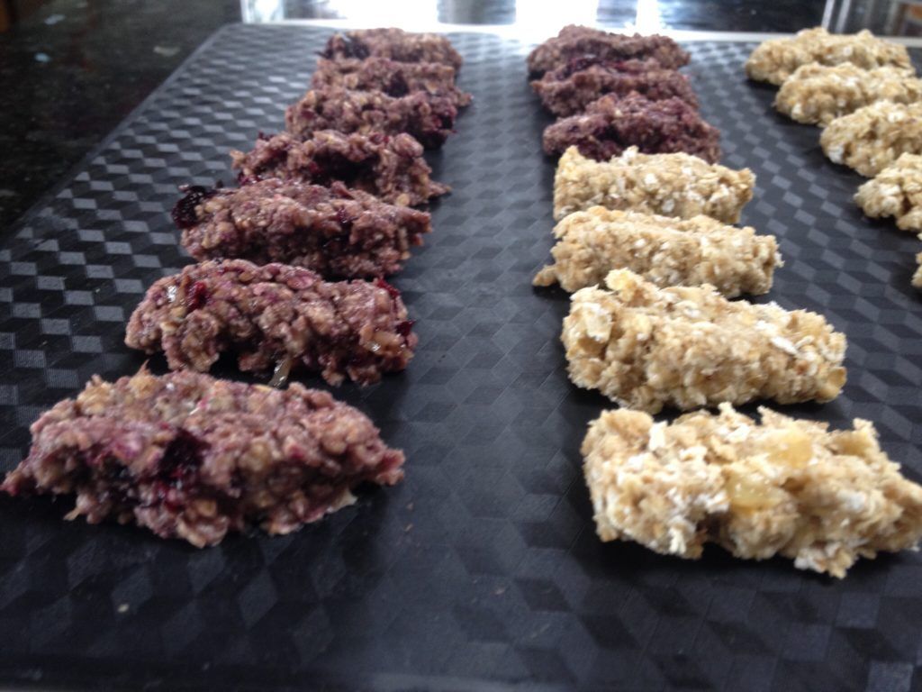 Baby friendly oat nibbles: Today’s flavours are basic banana & cherry