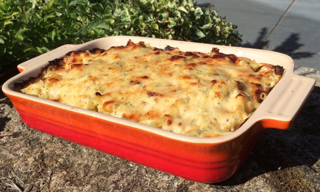 Herby cauliflower & macaroni with crispy cheese top