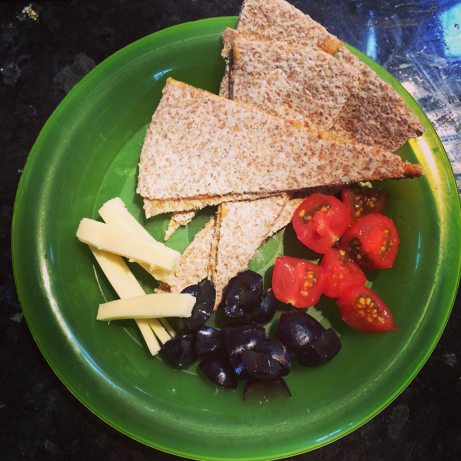 Lunch doesn’t need to be complicated to be balanced (inc portion info)