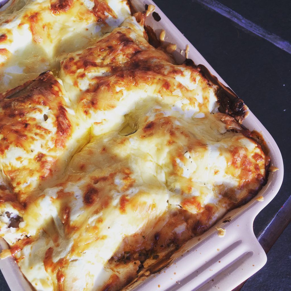 Quick lasagna top: Greek yoghurt with a sprinkle of cheese