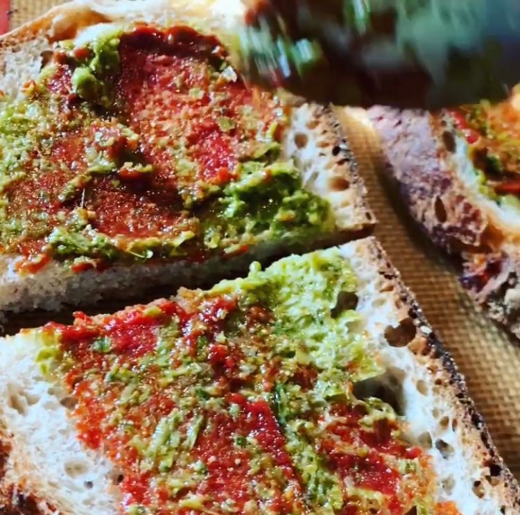 Week night tea: Bread pizzas